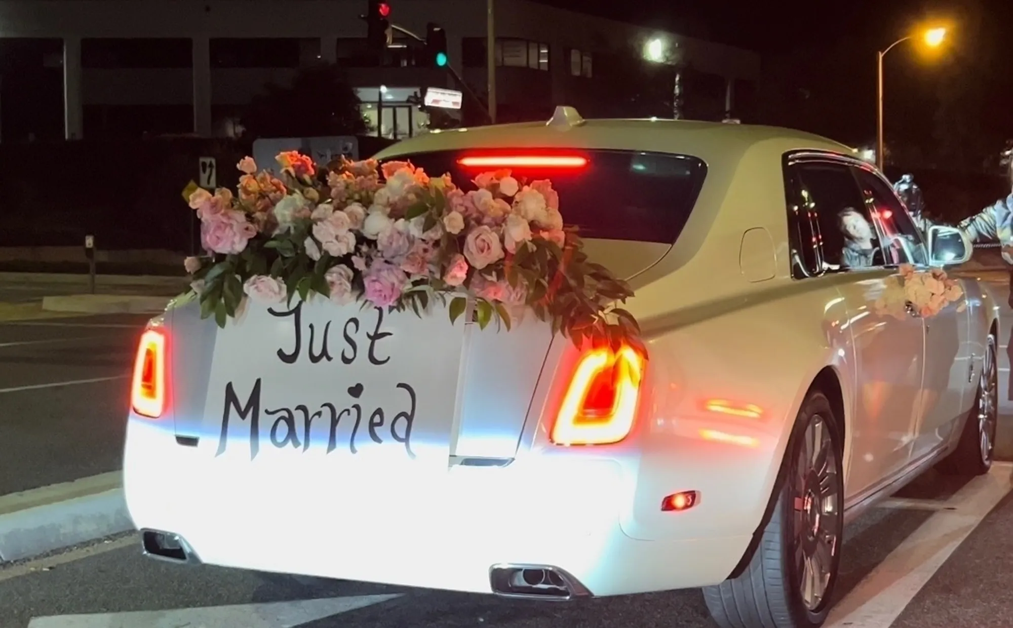 Britney Spears Sam Asghari White Rolls-Royce Wedding Car Britney Spears and Sam Asghari white Rolls-Royce wedding car with Just Married sign